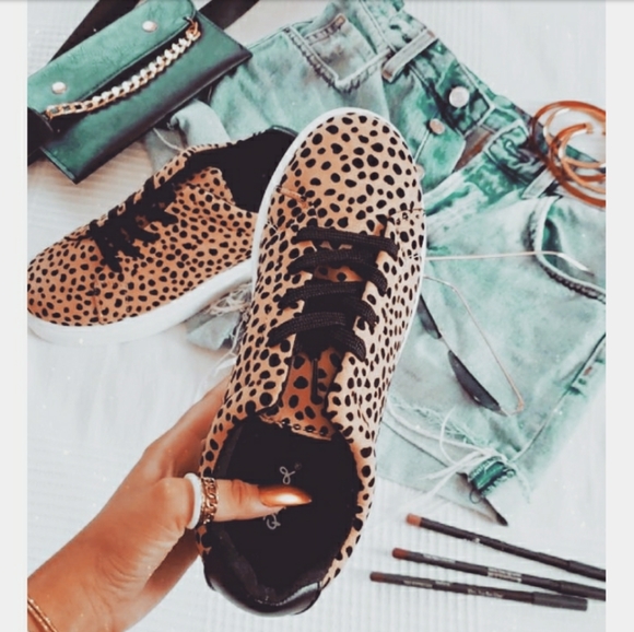 🚨Leopard Sneaker collection// lace up sneaker - Picture 6 of 8